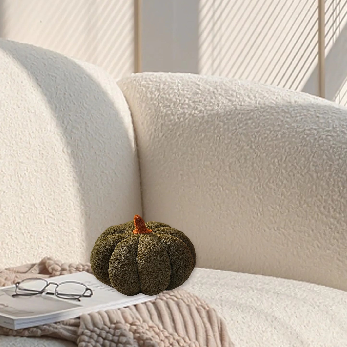 Pumpkin Throw Pillows, Soft Sherpa Pumpkin Pillows Plush Toy, Halloween Fall Pillow Cute 3D Pumpkin-Shaped Plush Cushion, Fall Decorative Fluffy Throw Pillow Cushion (Black, 7.9In)